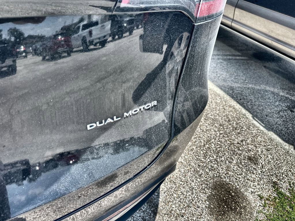 Used 2025 Tesla Model Y Long Range AWD/4WD image 5