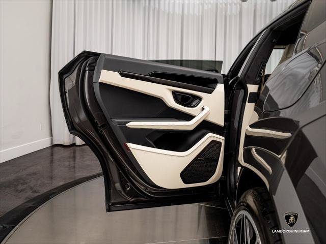 Used 2025 Lamborghini Urus S AWD/4WD image 47