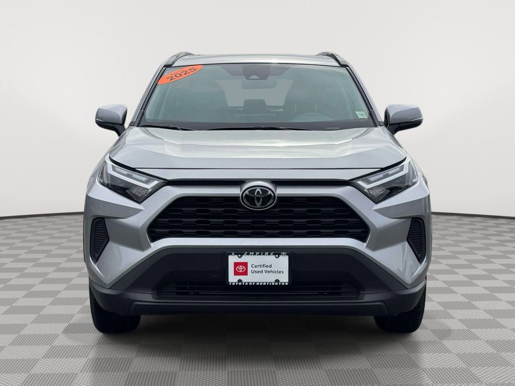 Used 2025 Toyota RAV4 XLE AWD/4WD image 2