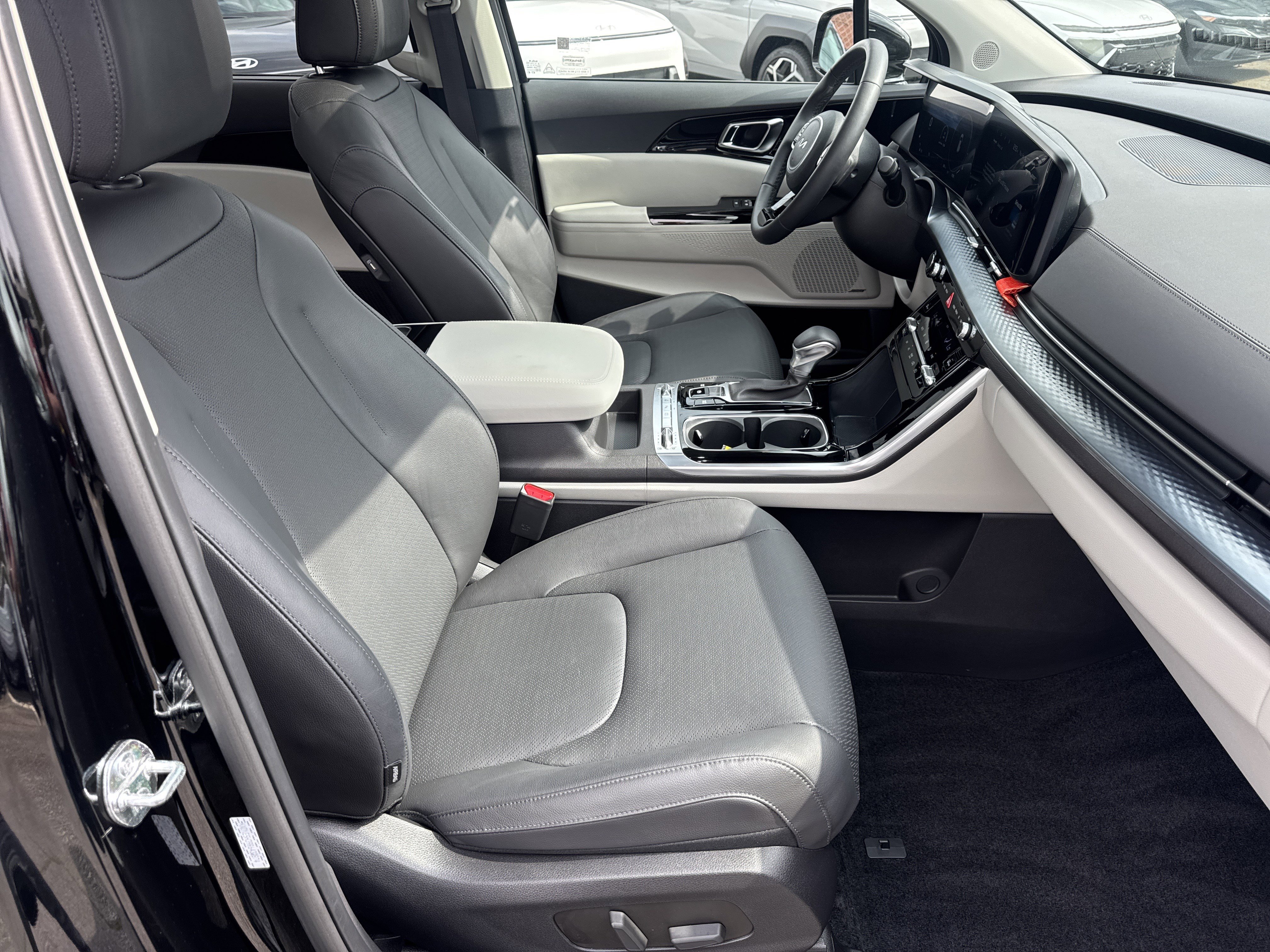 Certified 2024 Kia Carnival SX Prestige image 13