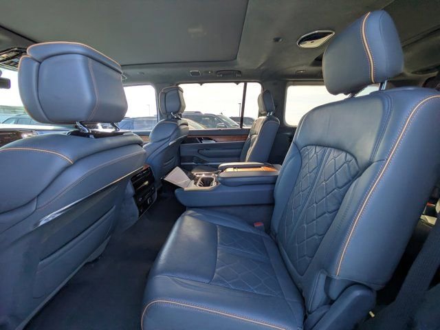 Used 2023 Jeep Grand Wagoneer Series III image 11