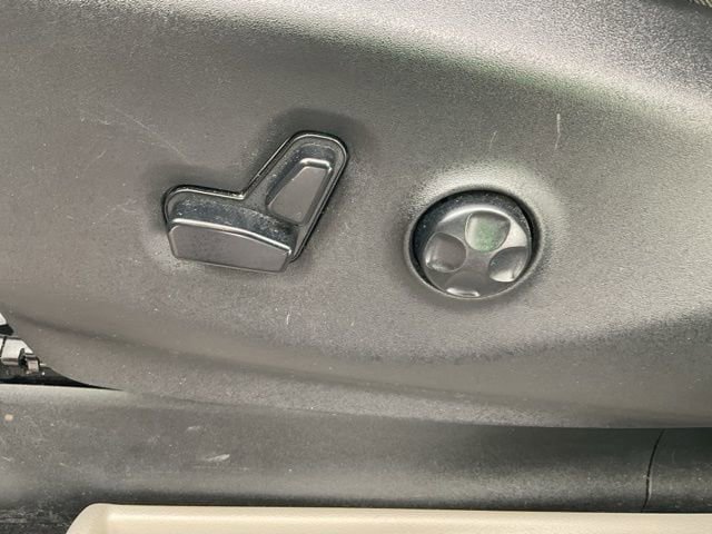 Used 2020 Chrysler Pacifica Touring-L image 26