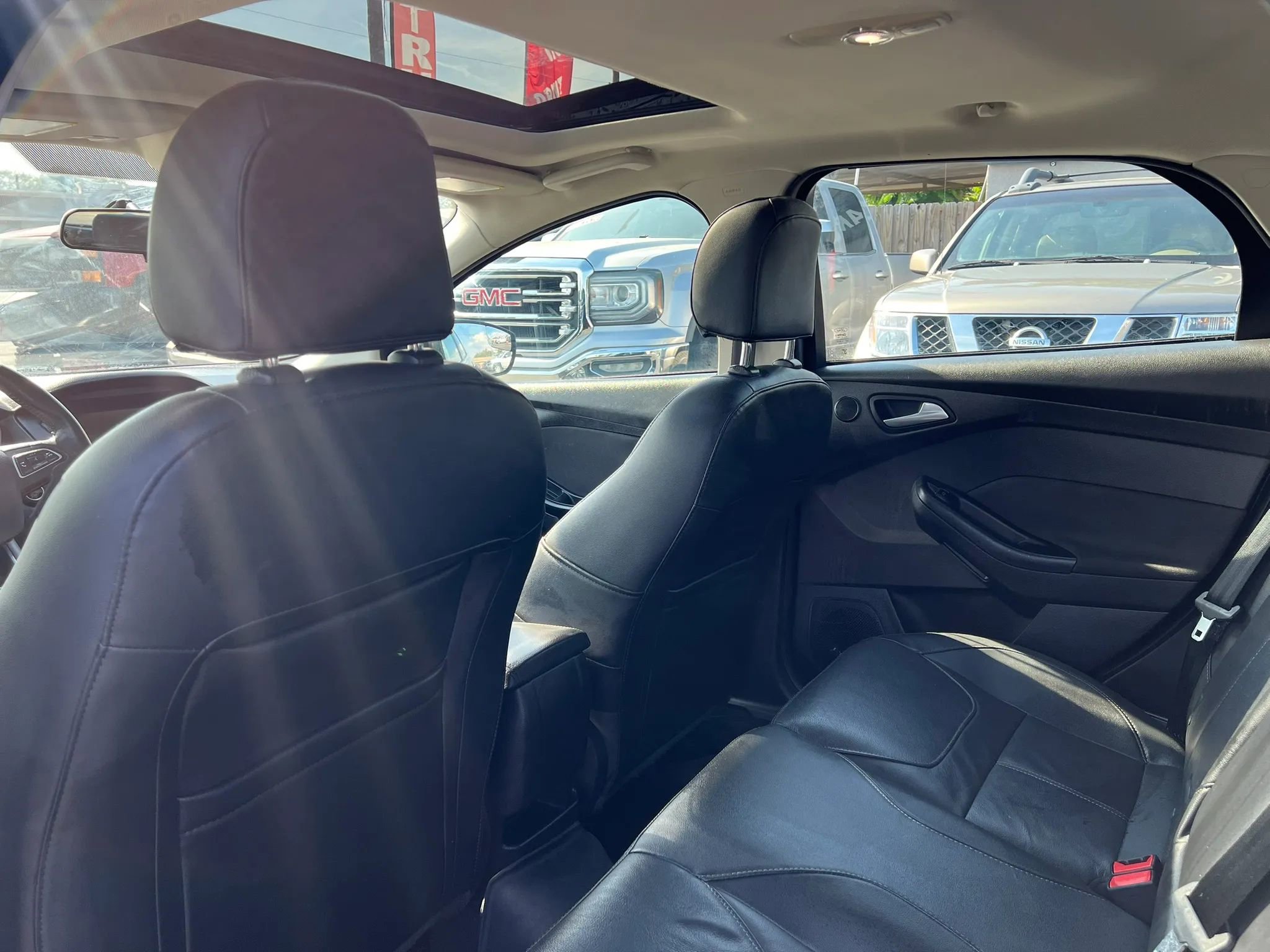 Used 2017 Ford Focus Titanium FWD image 9