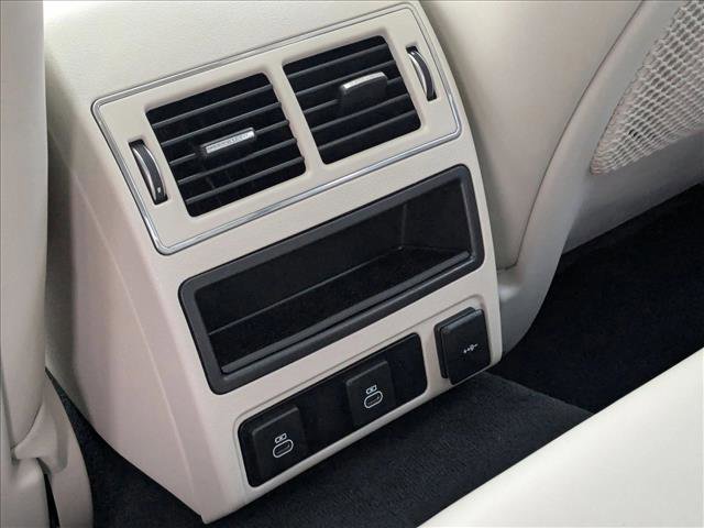 Used 2022 Jaguar XF R-Dynamic SE image 20