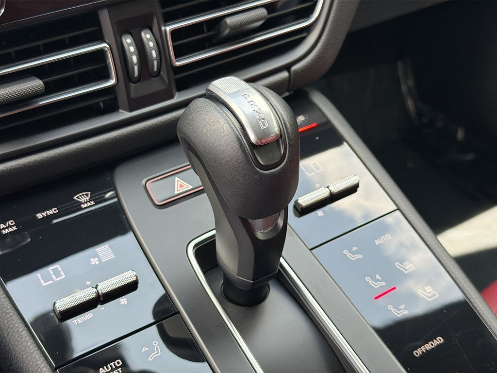 Used 2022 Porsche Macan AWD/4WD image 13
