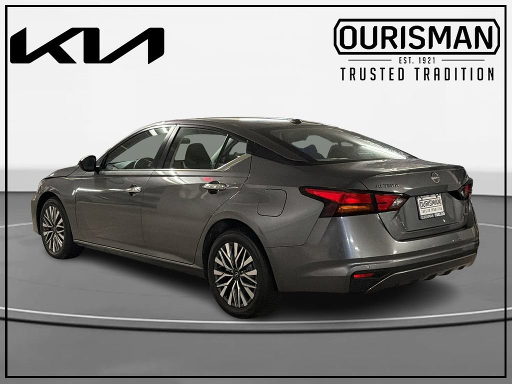 Used 2024 Nissan Altima 2.5 SV AWD/4WD image 3