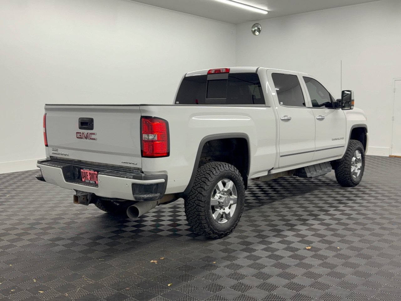 Used 2019 GMC Sierra 2500 Denali w/ Suspension Package, Off-Road AWD/4WD image 9