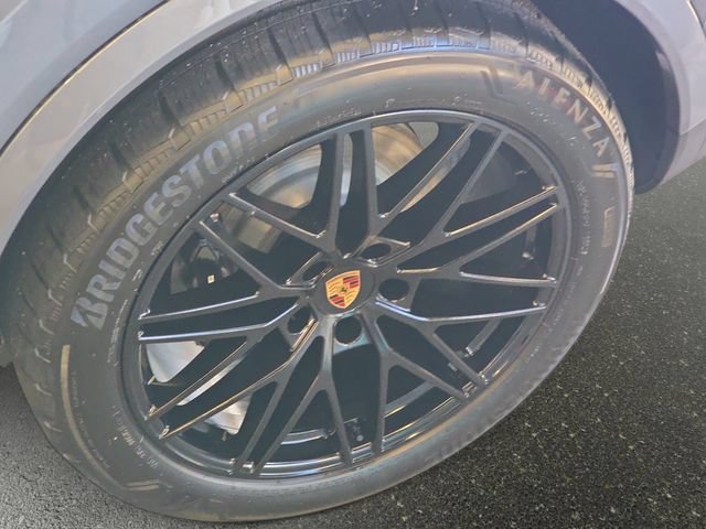 Used 2026 Porsche Cayenne Coupe AWD/4WD image 36
