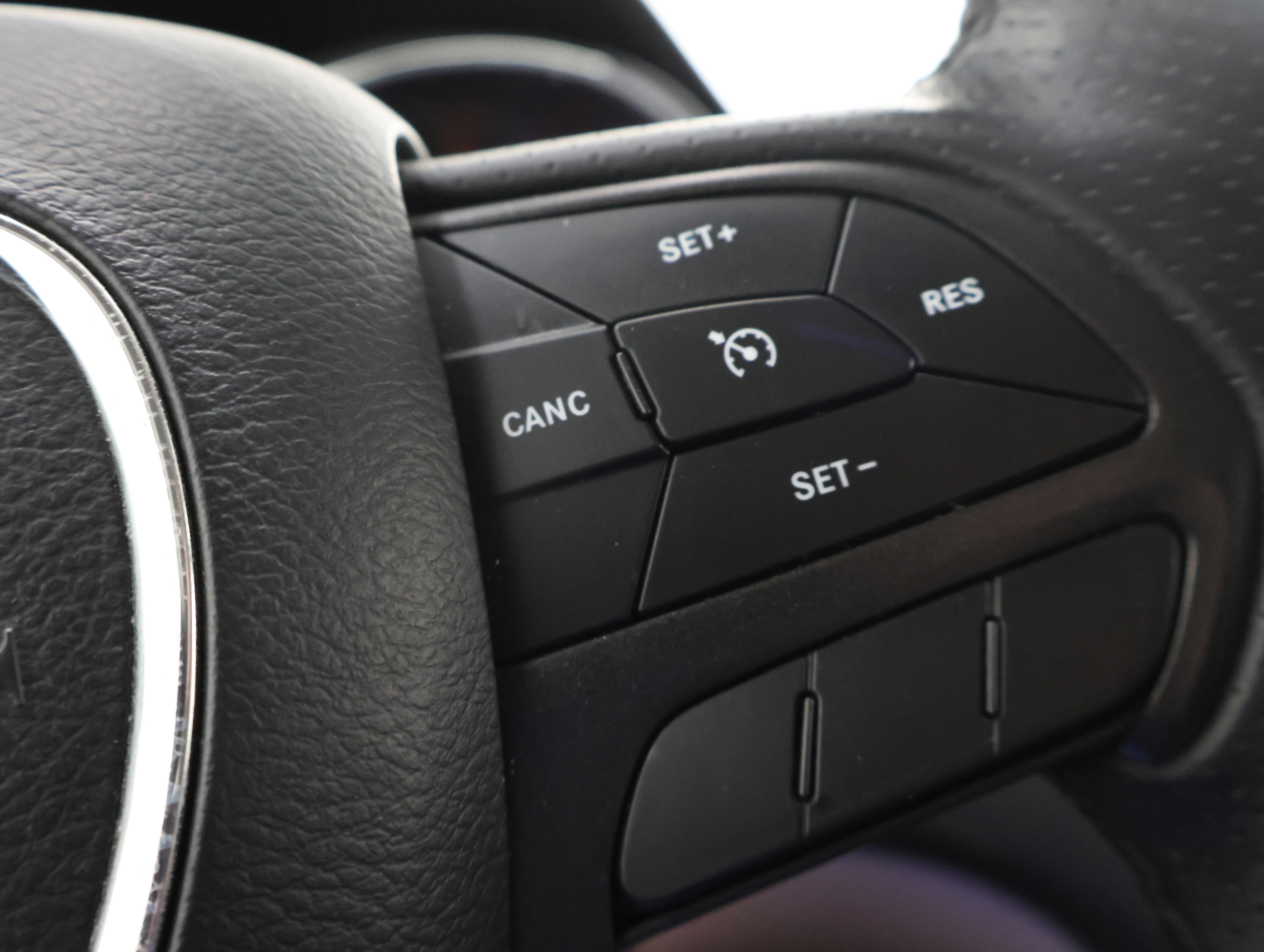 Used 2018 Dodge Durango SXT w/ Quick Order Package 2BB AWD/4WD image 14