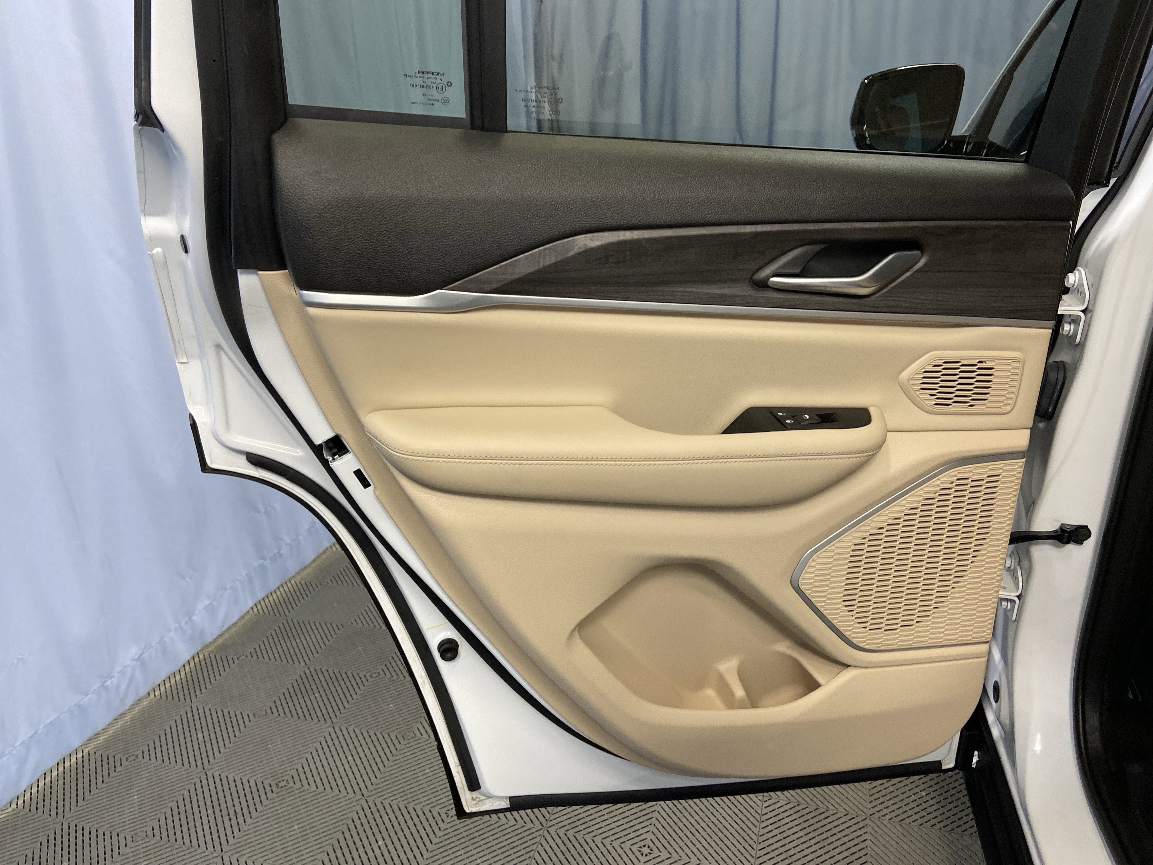 Used 2023 Jeep Grand Cherokee 4WD 4xe image 25