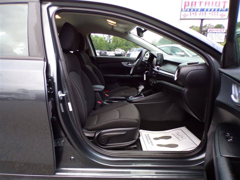 Used 2023 Kia Forte LXS w/ LXS Technology Package FWD image 17