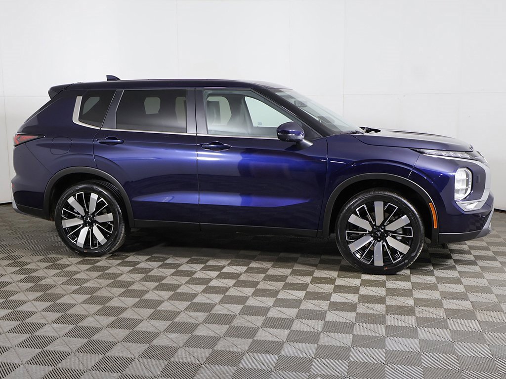New 2025 Mitsubishi Outlander SE image 17