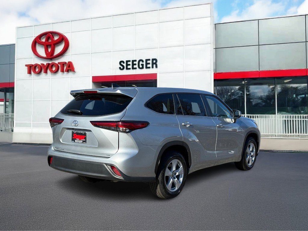 Used 2023 Toyota Highlander LE video 3
