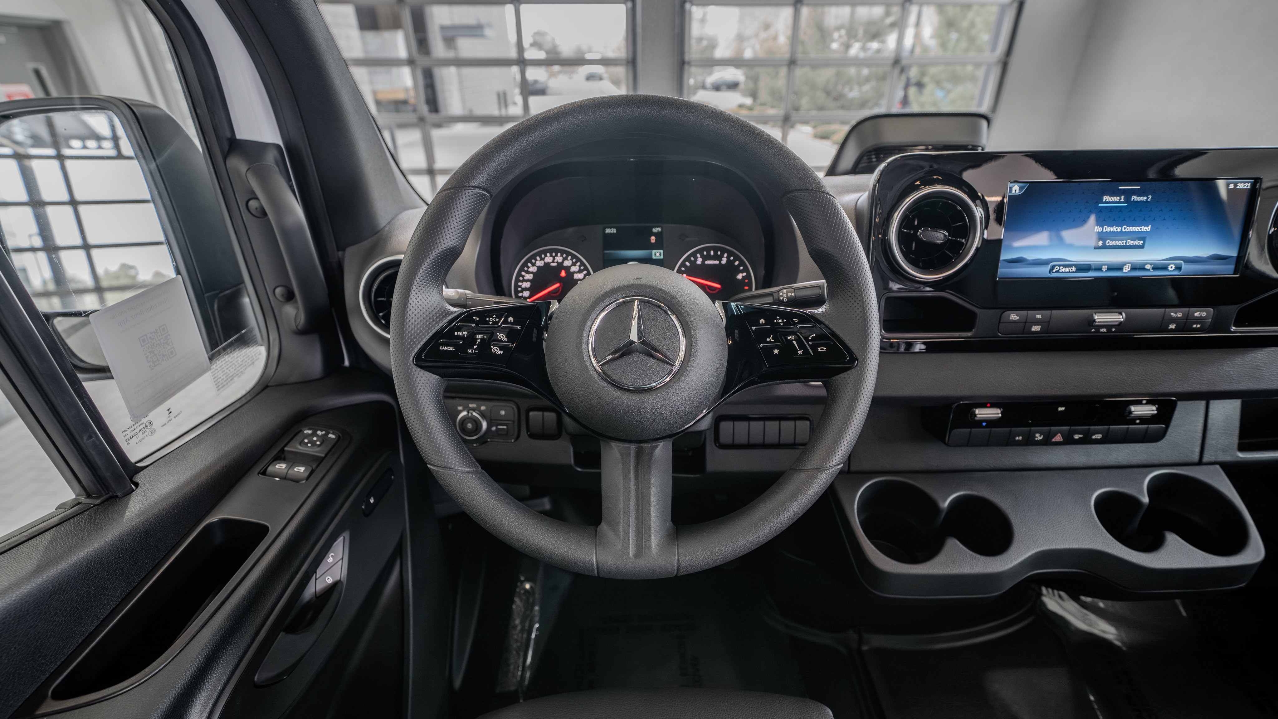 Used 2025 Mercedes-Benz Sprinter 2500 image 9