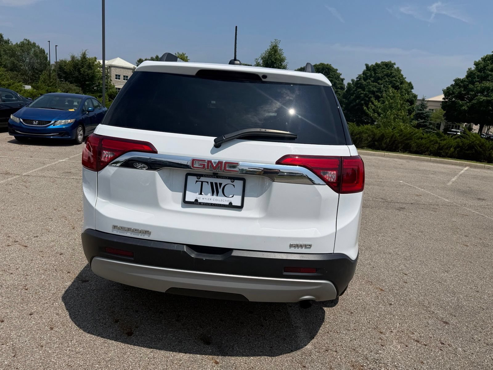 Used 2017 GMC Acadia SLE AWD/4WD image 6