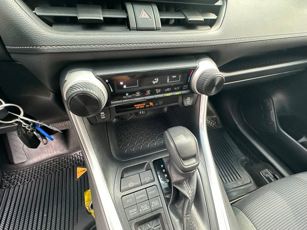 Used 2019 Toyota RAV4 LE w/ All Weather Liner Package AWD/4WD image 16