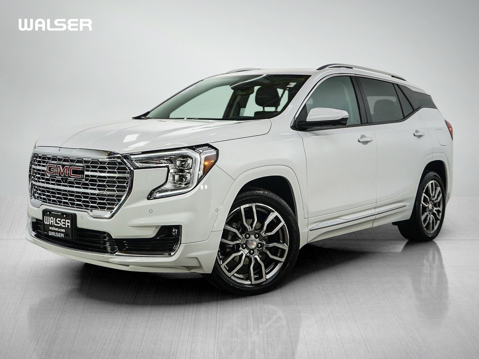 Used 2024 GMC Terrain Denali w/ Denali Premium Package AWD/4WD image 1