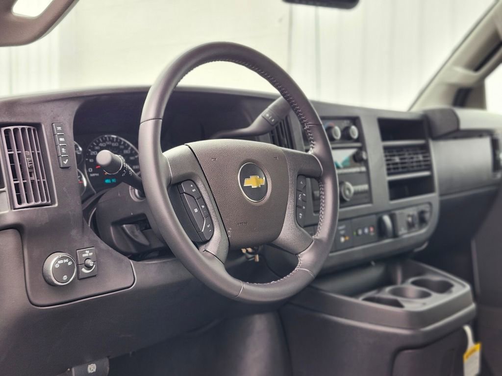 Used 2022 Chevrolet Express 3500 w/ Power Convenience Package image 11