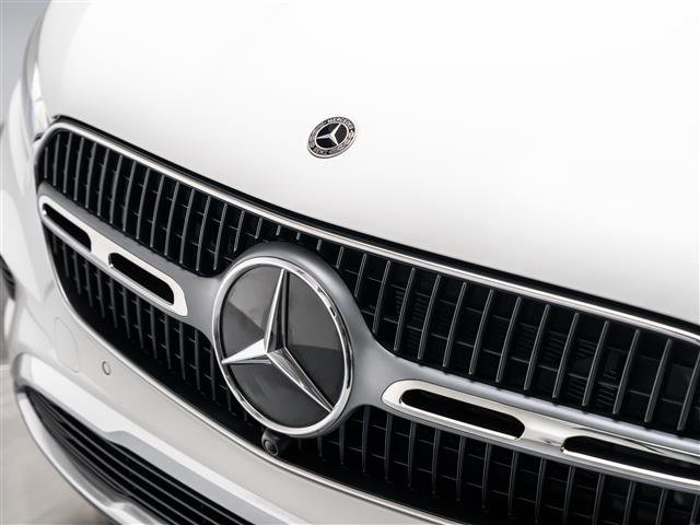 Used 2025 Mercedes-Benz GLC 350e 4MATIC image 10