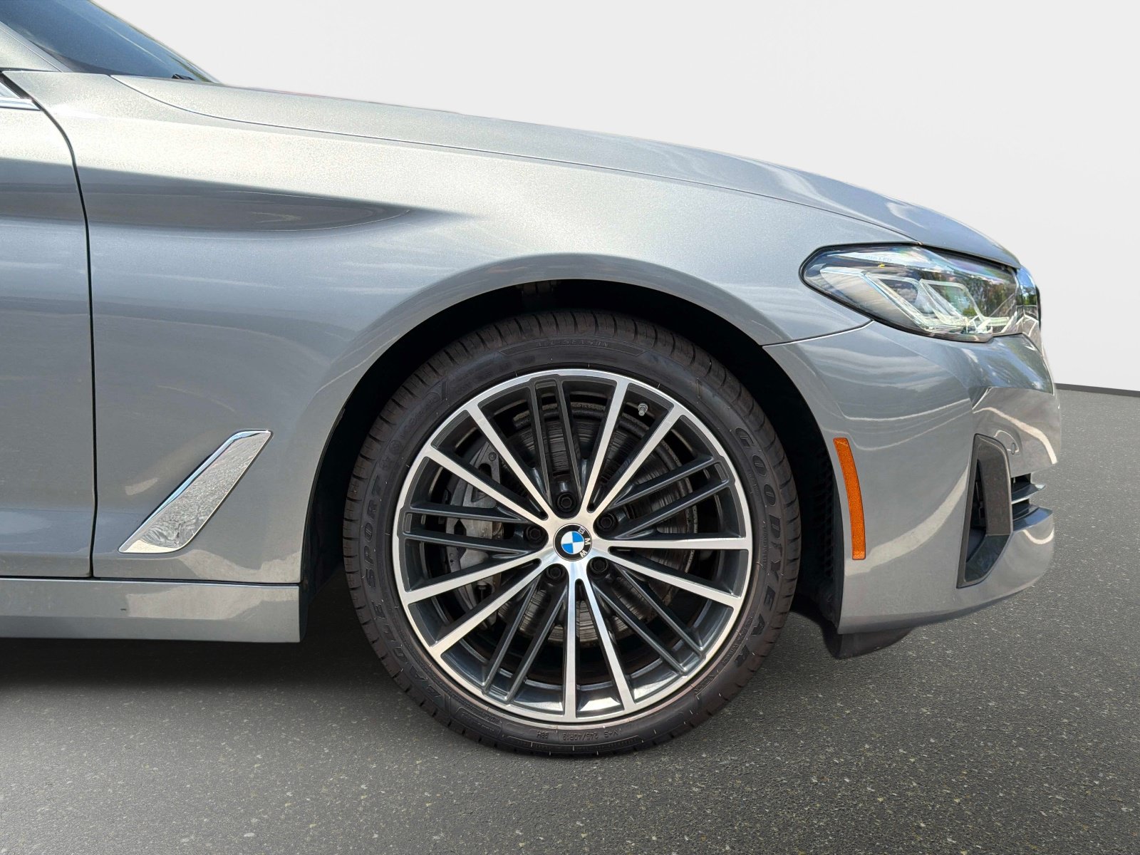 Used 2023 BMW 540i xDrive w/ Convenience Package AWD/4WD image 21