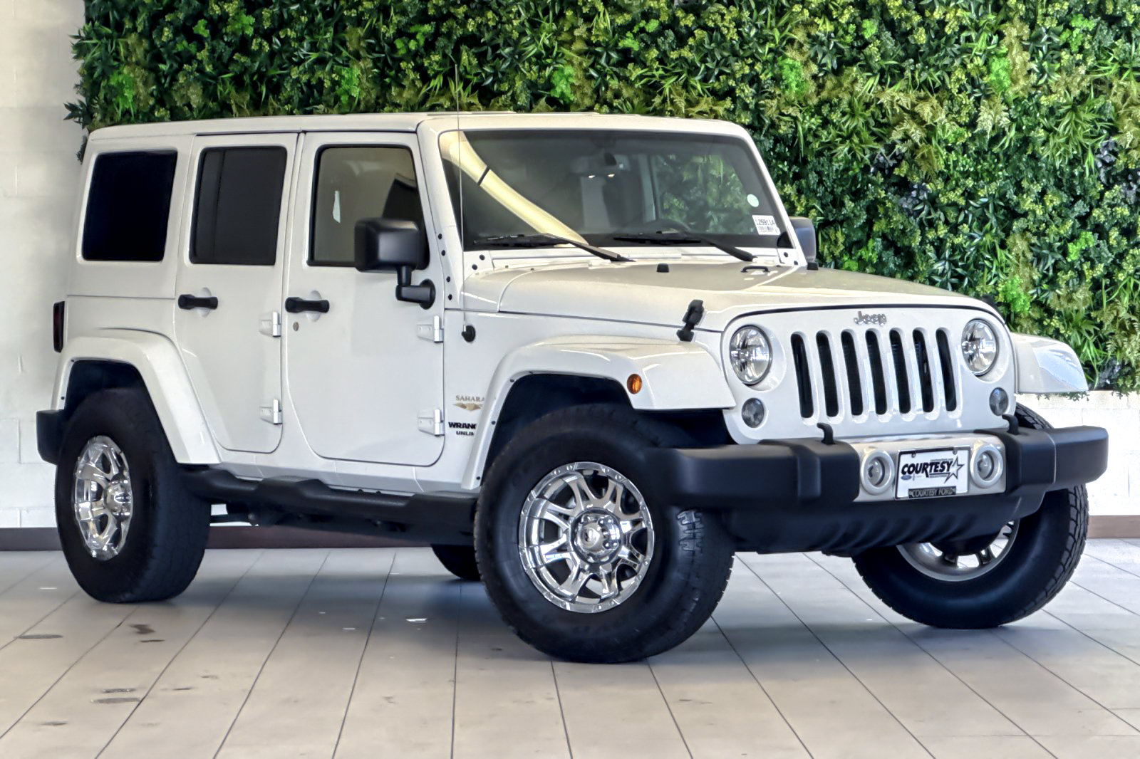 Used 2015 Jeep Wrangler Unlimited Sahara w/ Connectivity Group AWD/4WD image 1