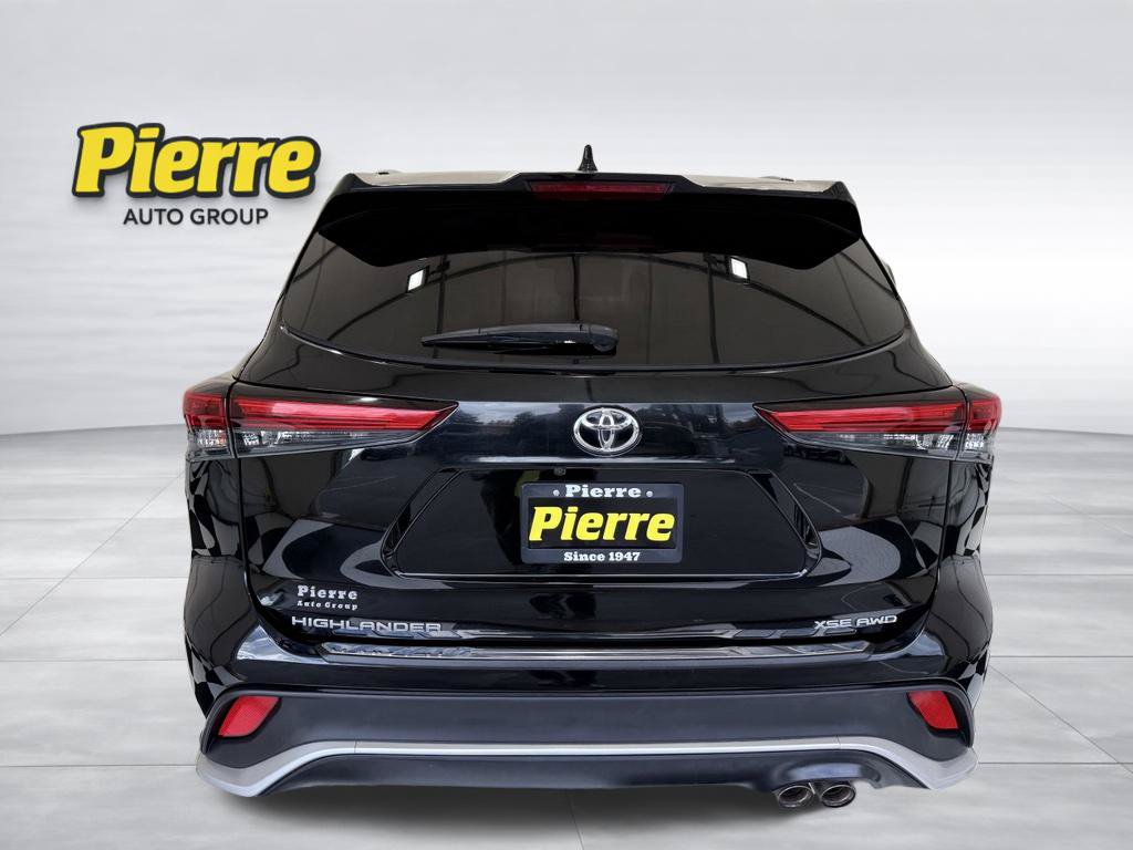 Used 2022 Toyota Highlander XSE AWD/4WD image 3