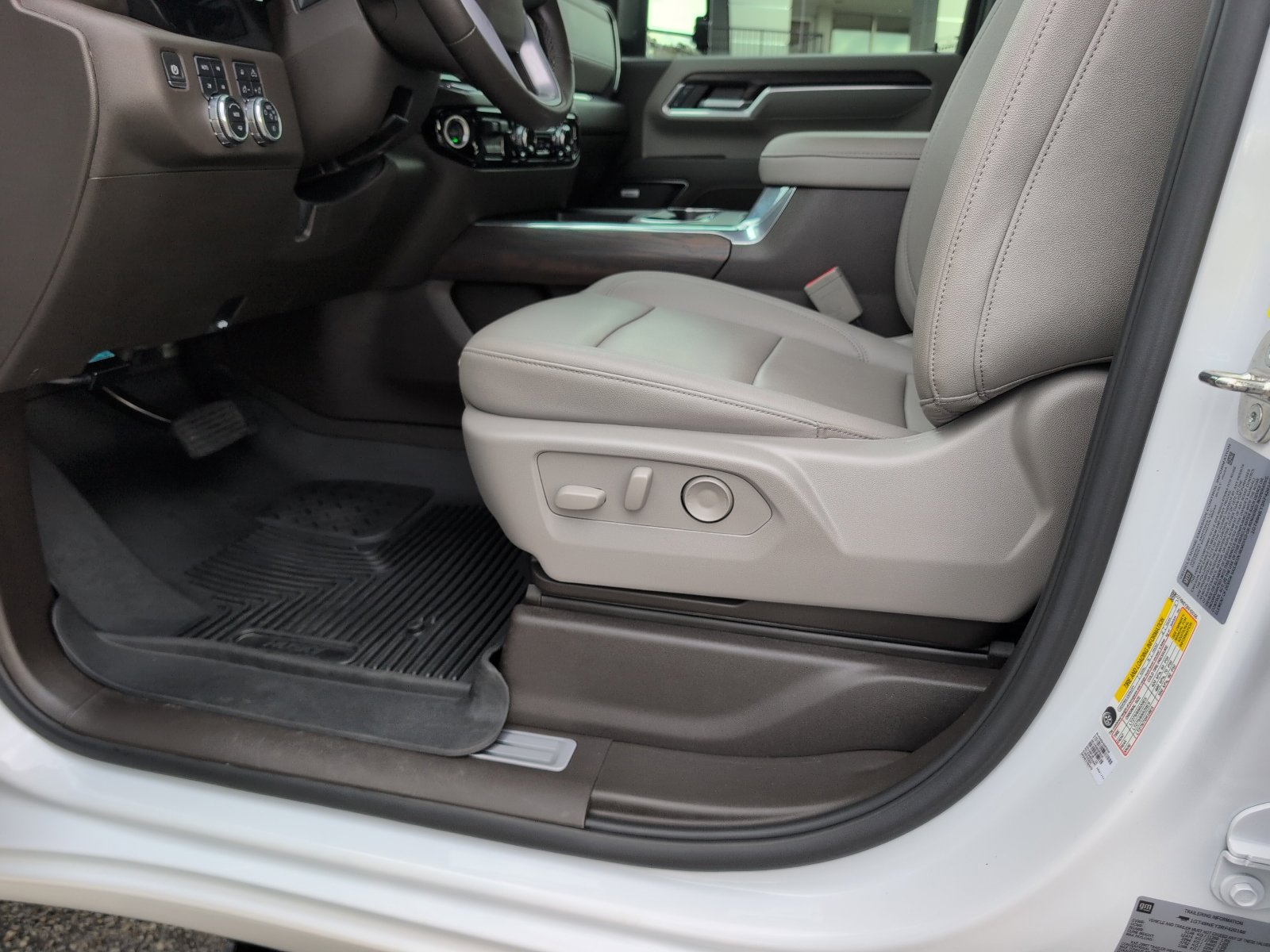 Used 2024 GMC Sierra 2500 SLT w/ SLT Premium Package image 18