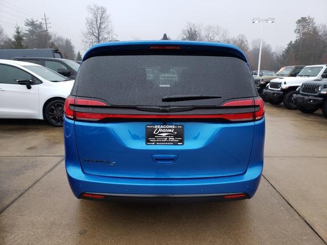 New 2026 Chrysler Pacifica Select w/ S Appearance Package image 5