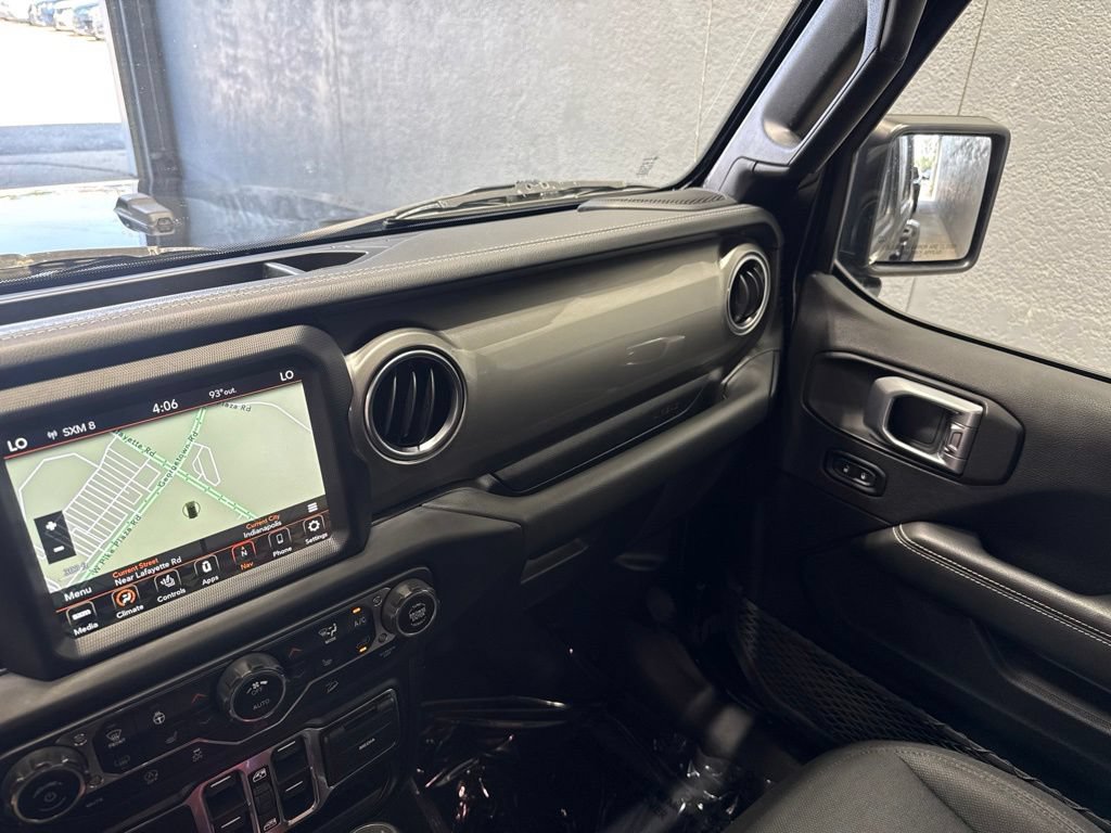 Used 2020 Jeep Wrangler Unlimited Sahara w/ Uconnect 4C Nav & Sound Group AWD/4WD image 17