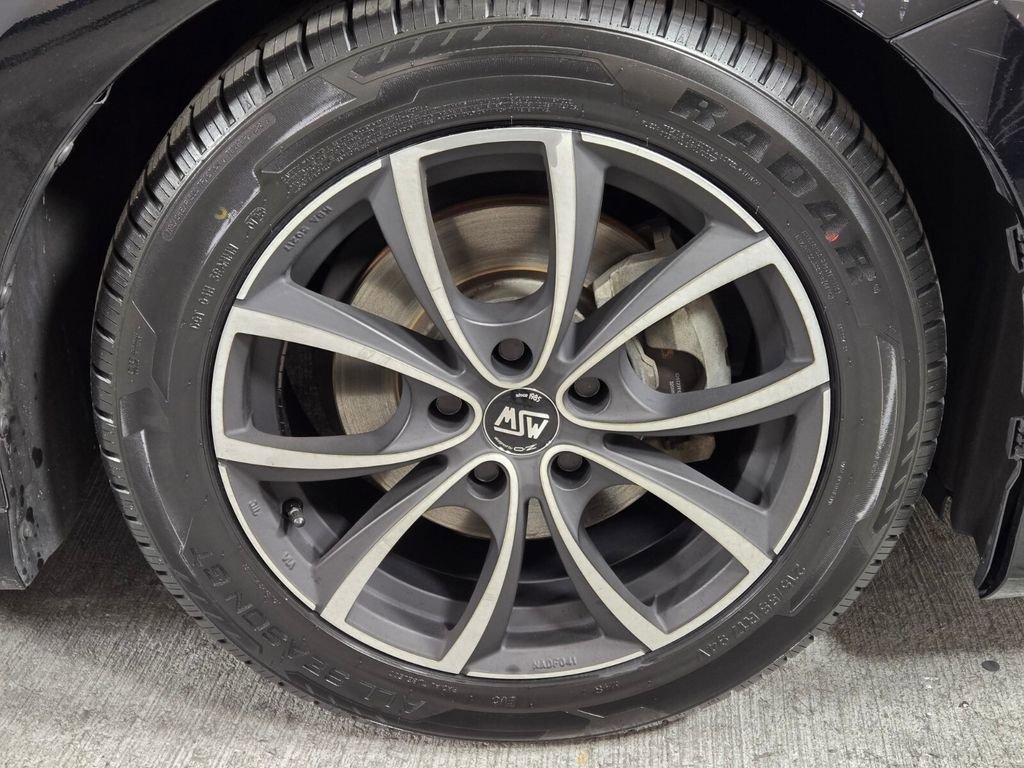 Used 2020 Toyota Camry LE FWD image 9