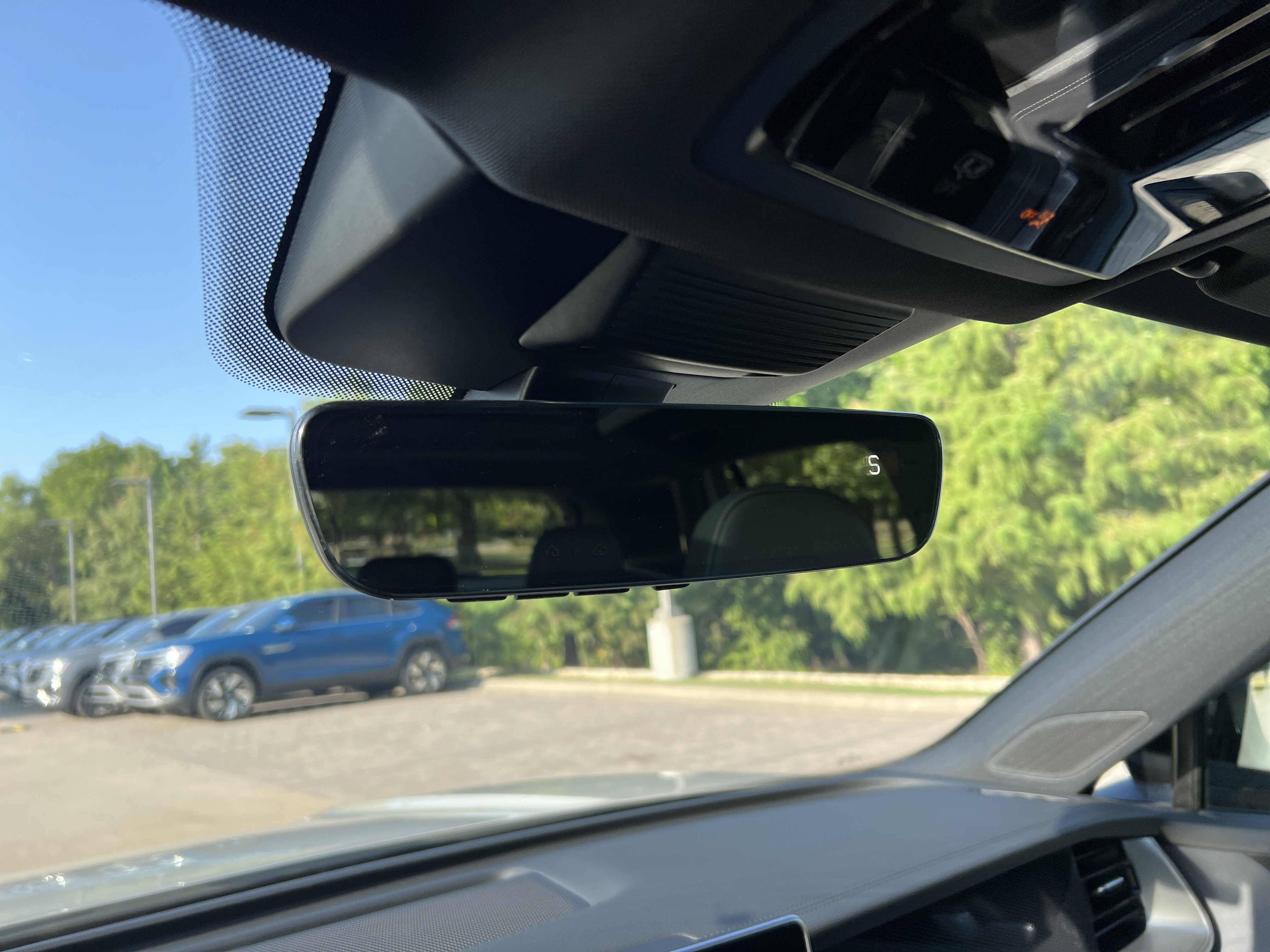 Certified 2026 Volkswagen Tiguan SE R-Line FWD image 23