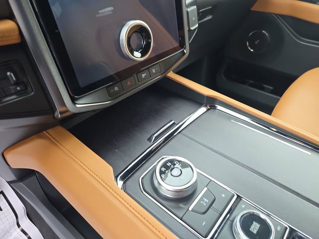 Used 2024 Ford Expedition Platinum image 27