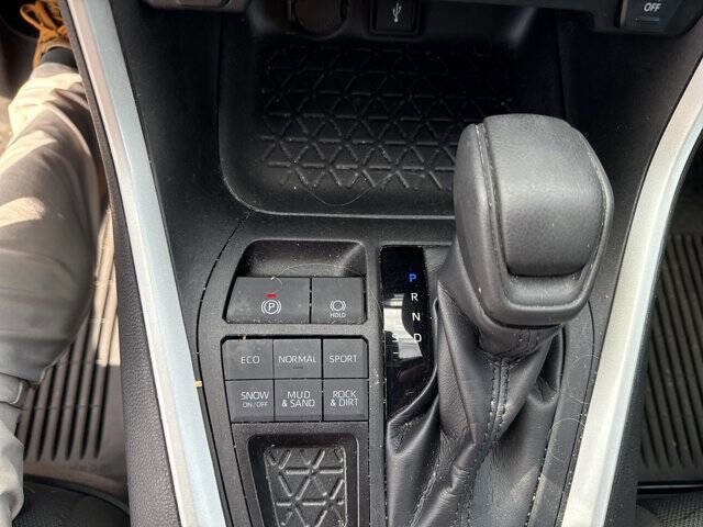 Used 2022 Toyota RAV4 XLE image 22