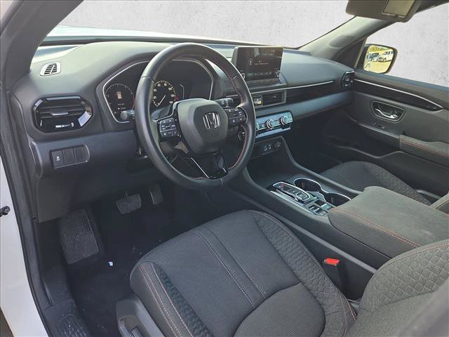 Used 2025 Honda Pilot Sport image 10