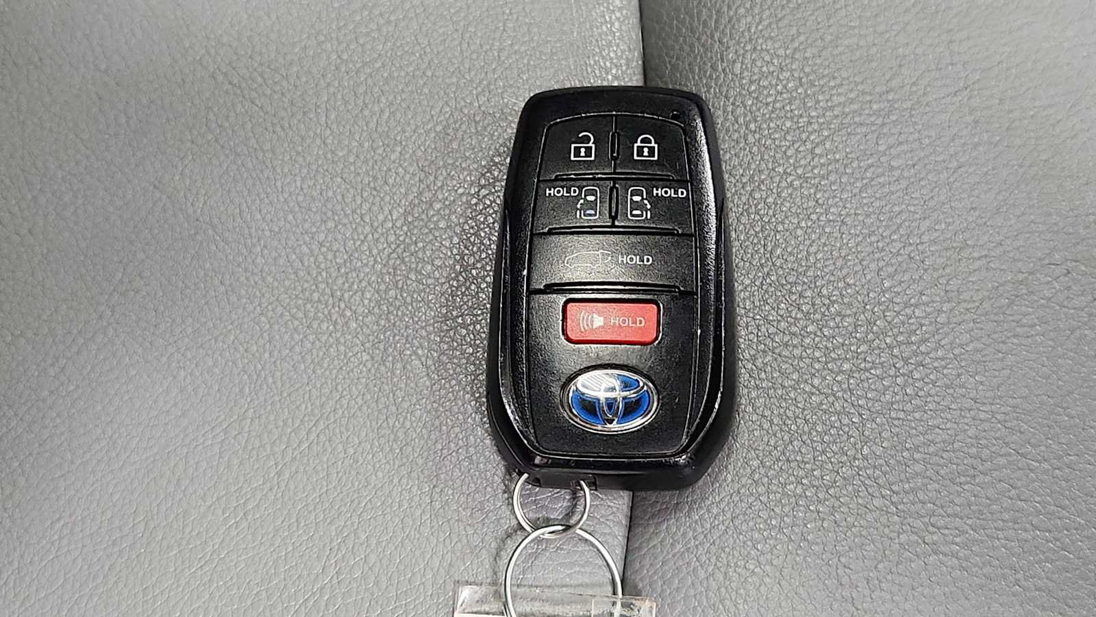 Certified 2024 Toyota Sienna XLE FWD image 33