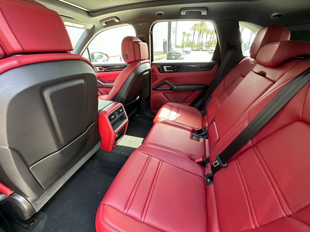 Certified 2023 Porsche Cayenne AWD/4WD image 33