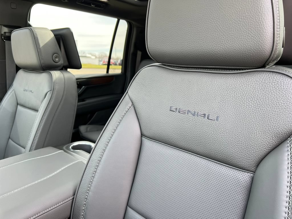 New 2026 GMC Yukon XL Denali w/ Denali Reserve Package AWD/4WD image 16