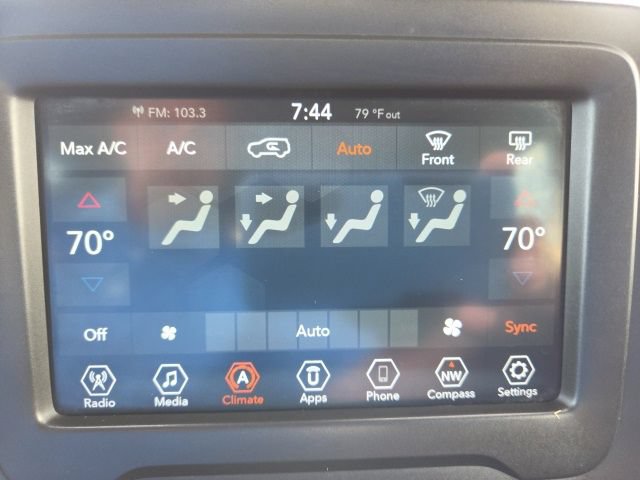 Used 2020 Jeep Renegade Latitude FWD image 33