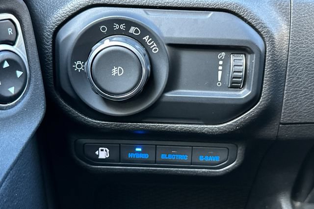 Used 2023 Jeep Wrangler Unlimited Sahara w/ Cold Weather Group AWD/4WD image 31