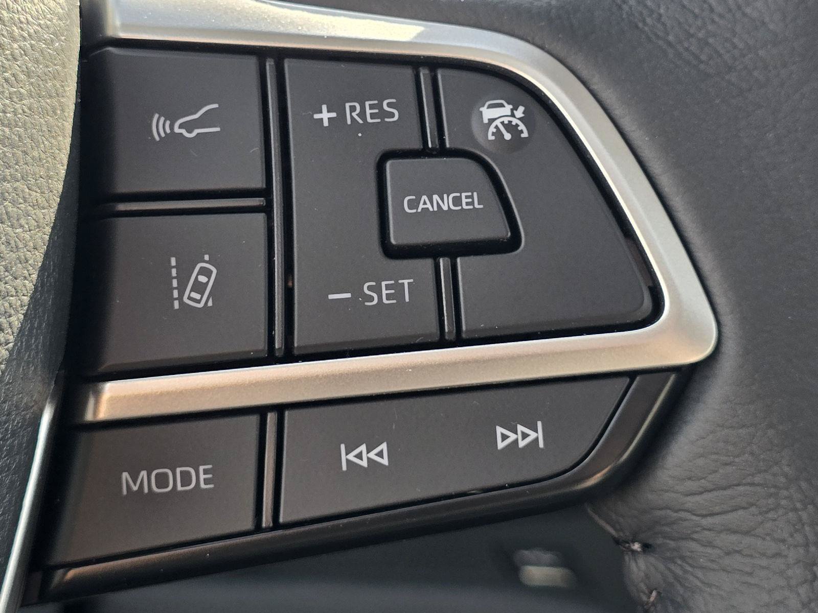 Used 2026 Toyota Sienna XLE FWD image 38