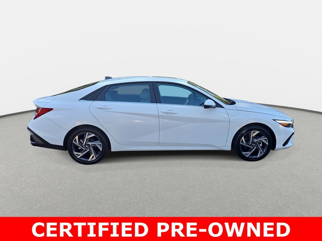 Used 2025 Hyundai Elantra Limited image 4