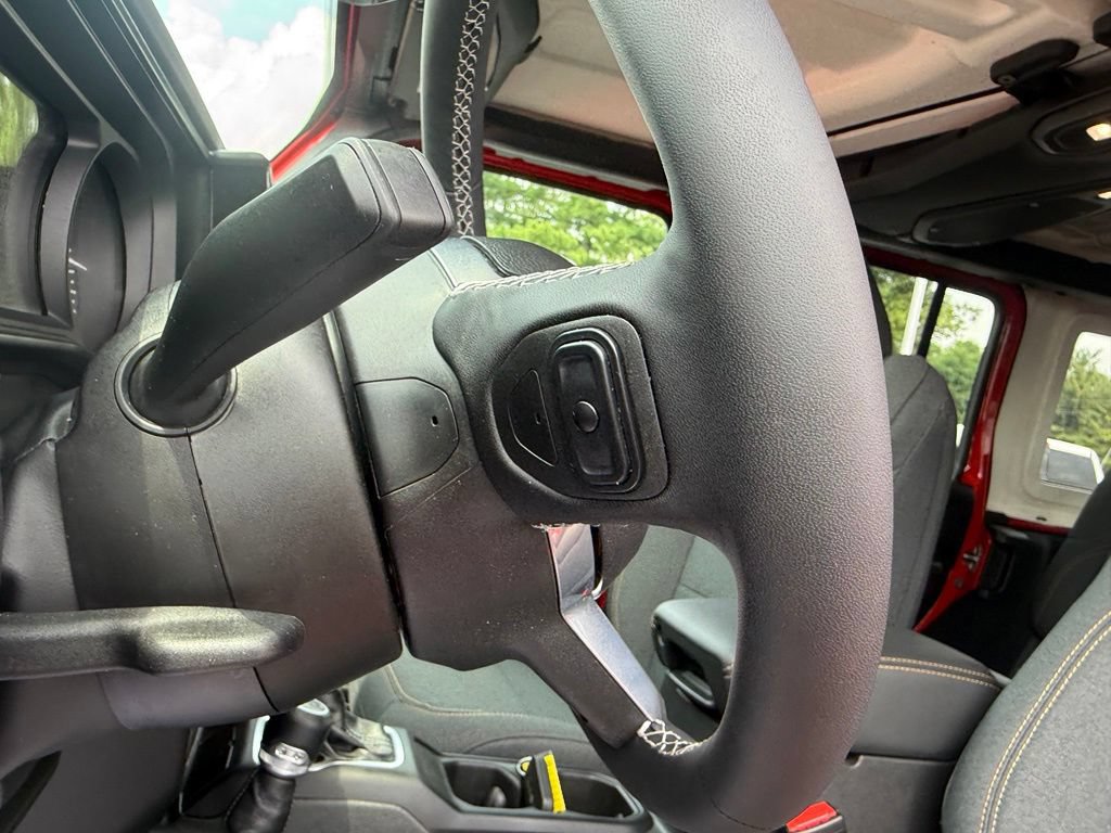 Used 2025 Jeep Wrangler Unlimited Sahara w/ Safety Group AWD/4WD image 16