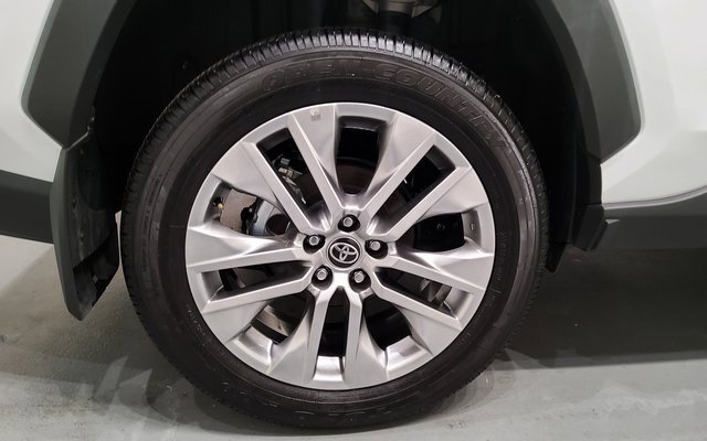 Used 2025 Toyota RAV4 XLE Premium image 43