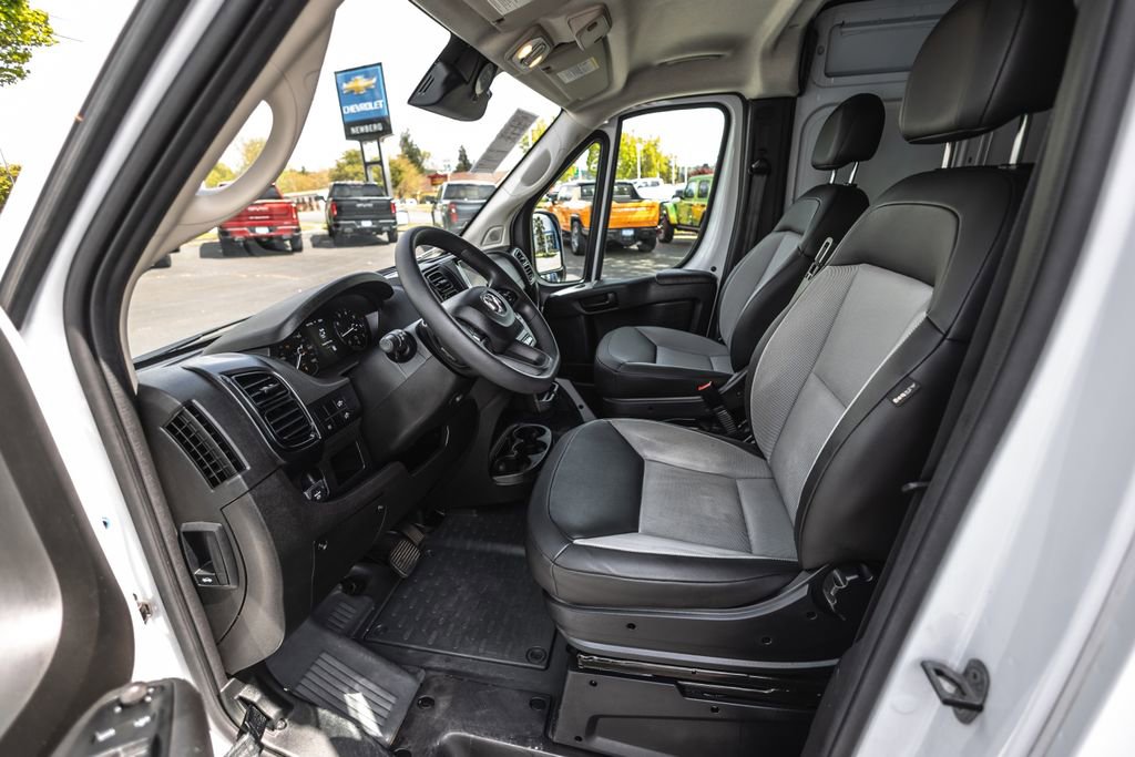 Used 2025 RAM ProMaster 2500 w/ Convenience Group FWD image 18