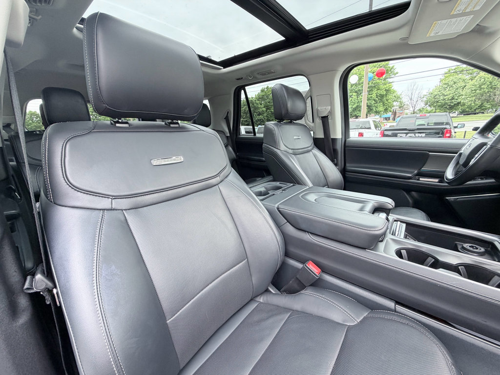 Used 2025 Ford Expedition Platinum AWD/4WD image 25