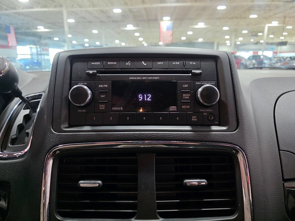 Used 2016 Dodge Grand Caravan SE FWD image 22