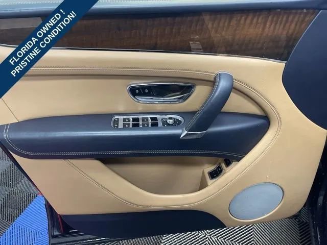 Used 2018 Bentley Bentayga AWD/4WD image 14
