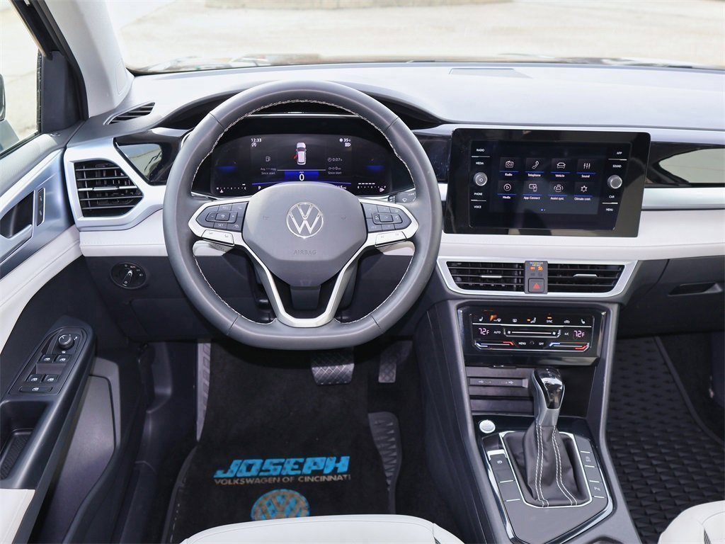 Certified 2025 Volkswagen Taos SE image 16
