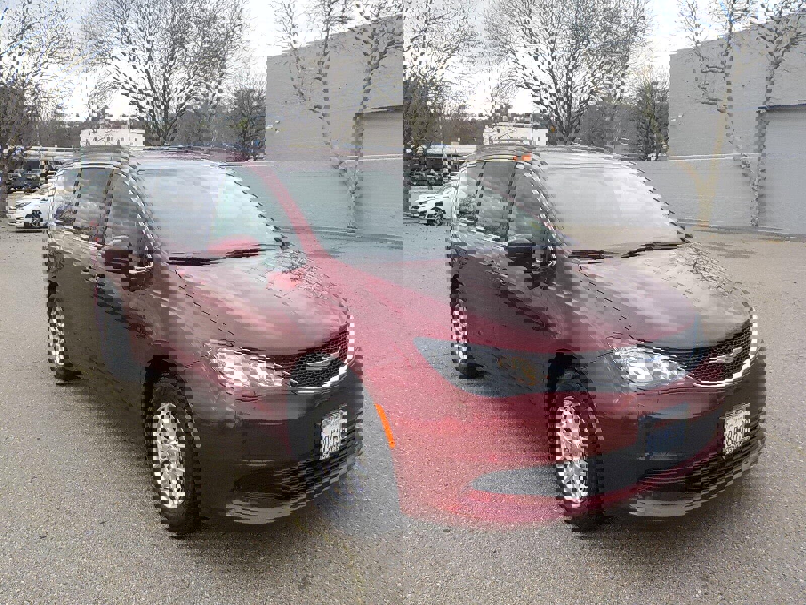 Used 2020 Chrysler Voyager LX image 5