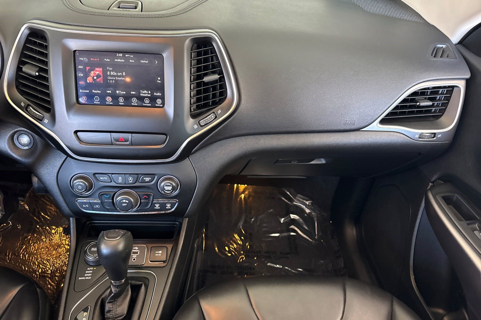 Used 2019 Jeep Cherokee Latitude Plus AWD/4WD image 32